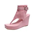 Elegante rosafarbene Keilsandalen aus Wildleder mit Plateau und Schnallenriemen - Rosa