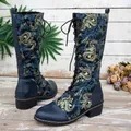 Dunkelblaue Schnürstiefel mit einer traditionellen chinesischen Drachenstickerei - 36 / Blau + Drachenmuster