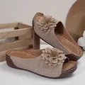 Beige summer wedge peep-toe sandals with elegant large flower decoration for women - Off White