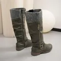 Olijfgroene Martin laarzen met grijze gebreide boord en decoratieve gespband voor dames - Groen