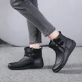 Klassische schwarze Damen-Stiefeletten mit elastischem Verschluss im Retro-Stil. - Schwarz