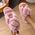 Vista superior de zapatillas de felpa rosa con textura suave de piel sintética - 36-37 / Rosa