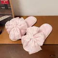 Zapatillas de felpa rosa con un gran y elegante lazo de volantes para mujer a la moda. - 36-37 / Rosa