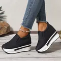 Comfortabele dames denim wedge sneakers met dikke platformzool en slip-on ontwerp - 35 / Denim Zwart
