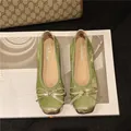 Vintage green velvet ballet flats featuring elegant gold bow and metallic toe cap - 35 / Green