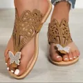 Detaillierte Ansicht brauner Strass-Zehentrenner mit Cut-Out-Flügeln und Schmetterling - 38 / Aprikose