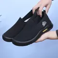 Vue détaillée des chaussures de marche noires en maille respirante pour hommes - 39 / Noir