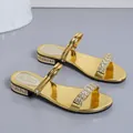 Elegantes sandalias doradas con diamantes de imitación y diseño versátil de tiras - 43 / Dorado