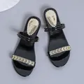 Vista superior de elegantes sandalias negras de tacón medio con tiras de strass brillo. - 43 / Negro