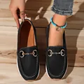 Schwarze Plateau-Loafer für Damen mit goldener Metallkette und weißen Kontrastnähten - Schwarz 2