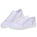 Weiße Damen Freizeitschuhe flach mit Brogue-Lochmuster und weicher bequemer Sohle - Weiß