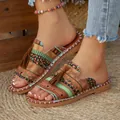 Detailopname van boheemse platte sandalen met bruine kwastjes en bedrukte canvas bovenkant - 36 / Etnische Kwastjes Kleurcontrast Stijl (520 Leger) / Geel