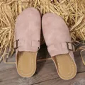 Stylish mauve suede closed-toe wedge clogs for women with a retro metal buckle strap - Pink