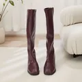 Stivali alti al ginocchio bordeaux con punta quadrata e tacco largo da donna. - 38 / Borgogna