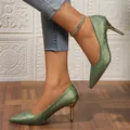Close-up of elegant green pointed-toe pumps with floral jacquard and gold heel - 34 / Stiletto (8cm) / Green