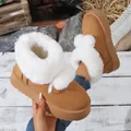 Vista detallada de botas de nieve con plataforma y ribete de piel sintética - 36 / Camel