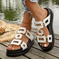 Sandales compensées blanches élégantes avec boucles dorées pour la plage et l'extérieur - 35 / Blanc