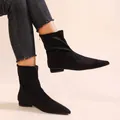 Eleganti stivaletti neri a punta elasticizzati da donna con un design piatto minimal - 35 / Velluto Nero