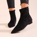 Schwarze elastische Wildleder-Stiefeletten mit spitzer Zehenpartie und niedrigem Blockabsatz - 35 / Schwarz