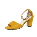 Eleganti sandali gialli in pelle scamosciata con tacco largo e cinturino metallico - 38 / Giallo