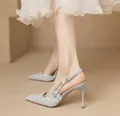 Elegante silberne Stilettos mit Pailletten und feinem Schnallen-Detail am Knöchel. - 35 / 6cm Absatz / Silber