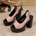 Sandali con tacco alto e plateau rosa nudo con punta aperta e cinturino a fibbia - Rosa