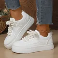 Sneakers bianche alla moda da donna con suola spessa a piattaforma e lacci intrecciati casual - Bianco