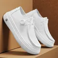 Eleganti mocassini casual da uomo in pelle bianca con sistema di chiusura a rotella - 39 / Scarpe in Pelle Bianca con Fibbia Rotante (AL107)