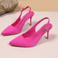 Leuchtend rosa Satin-Stöckelschuhe mit verstellbarer Schnalle und spitzer Zehenpartie - 36 / Fuchsia
