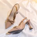 Escarpins slingback élégants en cuir verni beige avec une boucle dorée décorative - 35 / Rose racine de lotus