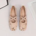 Elegante beige Mary Jane Schuhe mit Blumenstickerei und elastischen Kreuzriemen für Damen - 35 / Aprikose