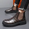 Eleganti stivali Chelsea da uomo in pelle marrone goffrata con robusta suola nera a carrarmato - 37 / Marrone Scuro