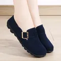 Bequeme marineblaue Damen-Slipper aus Wildleder mit goldener Schnalle und weicher Sohle - Dunkelblau