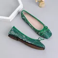 Elegant emerald green lace ballet flats with bow detail and square toe design - 35 / Green