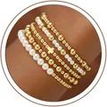 Detailweergave van stapelbare gouden kralen- en parelarmbandset met een kruisbedel - Kruis & Parel Gelaagde Armband Set (JZ-ZZ-019-2)