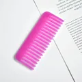 Stilvoller, leuchtend pinker grobzinkiger Acetatkamm für sanftes Entwirren der Haare. - Violetter Stil (15#)