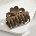 Classic medium matte heart-shaped hair claw clip in elegant milk coffee brown finish - Heart Style / Light Coffee