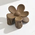 Matte flower hair claw clip in elegant milk coffee brown for half-up hairstyles - Sunflower Style / Light Coffee
