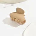 Classic medium-sized matte hair claw clip for women in elegant milk coffee color finish - Ingot Style / Khaki