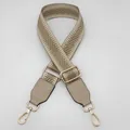 Verstellbarer Taschenschultergurt aus beigem und goldenem Webstoff mit Goldhaken - Kamel mit Kamelleder