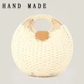 Sac à main chic tissé à la main en forme de coquille, blanc crème avec accents en cuir et poignée - Poignée Améliorée / Blanc