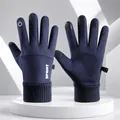 Vue détaillée de gants de sport d'hiver bleu marine avec écran tactile et paume antidérapante - Taille unique / Bleu