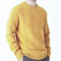 Détail d'un pull jaune à col rond avec motif de tricot quadrillé en relief 3D - Jaune Citron
