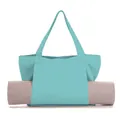 Vue détaillée du grand sac fourre-tout en toile pour yoga avec un tapis de fitness roulé - 47x36x10.5cm / Bleu lac clair