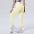 Vista posteriore di leggings yoga gialli a vita alta modellanti per fitness e sport - Taglia S / Pantaloni e gonne / Giallo latte