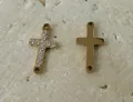 Conectores de joyería DIY de acero inoxidable dorado con pedrería y acabado liso - Estilo de Cruz de Doble Lazo (AP41294D0W0)