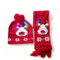 Conjunto festivo de gorro y bufanda de punto rojo con luces LED y diseño de reno - Estilo Brillante Reno Rojo Navidad