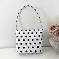 Trendige weiße Nylon-Achseltasche mit schwarzen Punkten im koreanischen Stil für Damen - Gepunktet Weiß