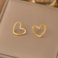 Minimalistische, mattgoldene herzförmige Ohrstecker aus Titanstahl für Damen - Hohlherz Ohrstecker (G205) / Gold