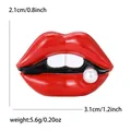 Broche lèvres rouges en émail avec perle, taille 3,1x2,1cm et poids 5,6g - Lèvres rouges et perle